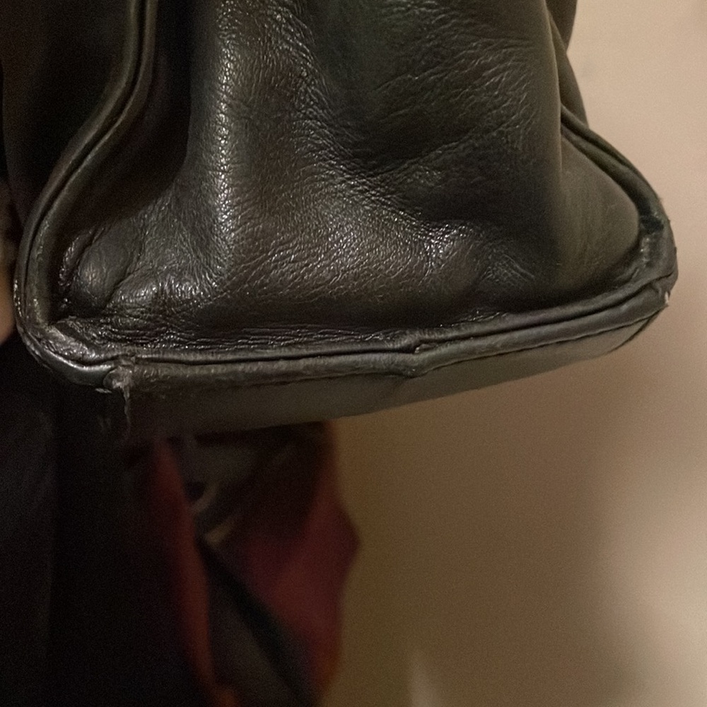 Vintage lamb skin leather Authentic Chanel tote - Picture 12 of 15
